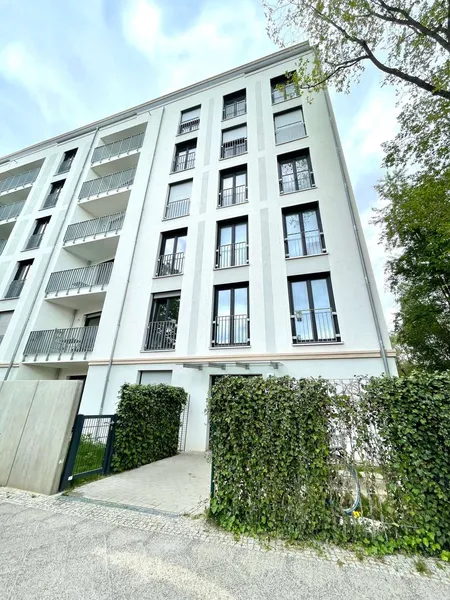 Möblierte 1,5-Zimmerwohnung mit kleiner Terrasse in Berlin-Wedding — photo 1